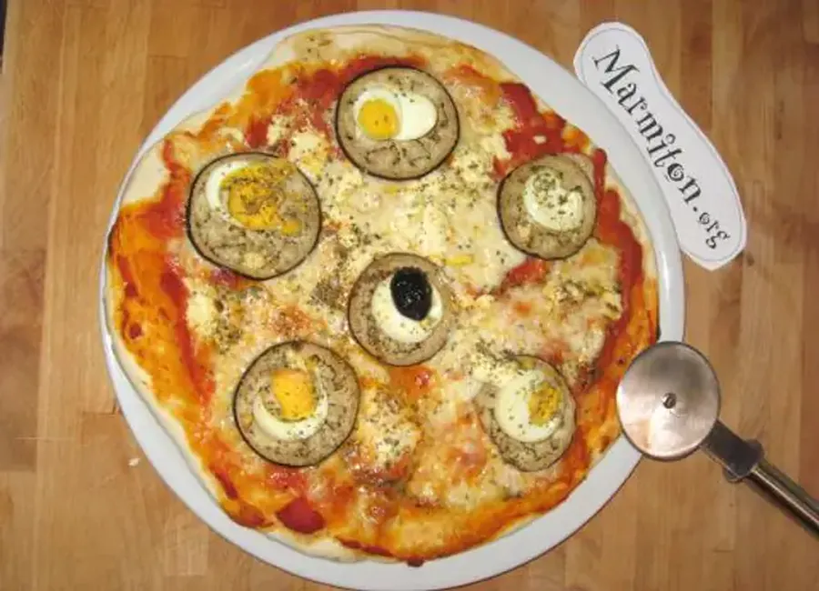 Pizza aux aubergines et oeufs durs