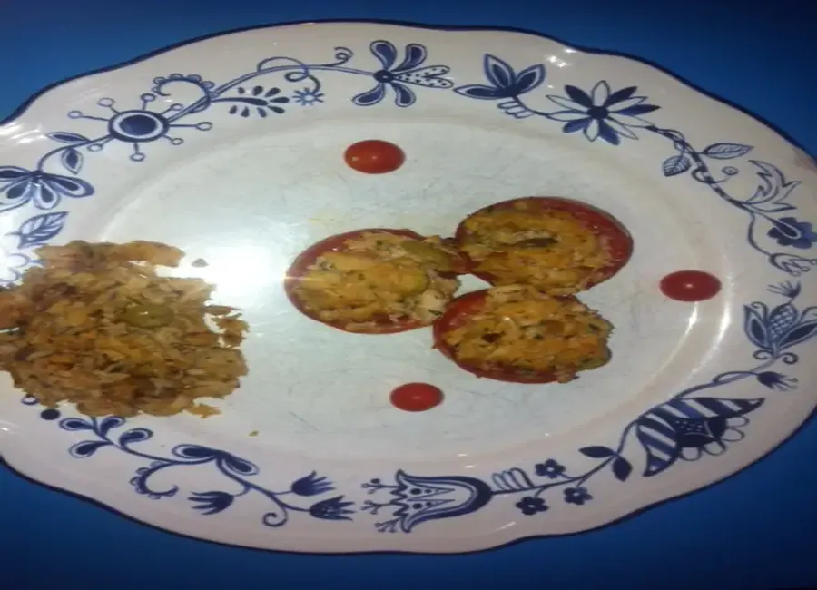 Tomates farcies au thon et aux olives