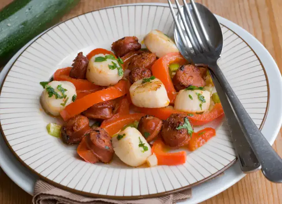 Noix de st jacques sur lamelles de poivrons confits