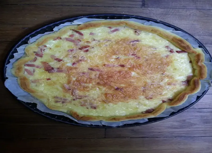 Tarte au saint-marcellin et lardons