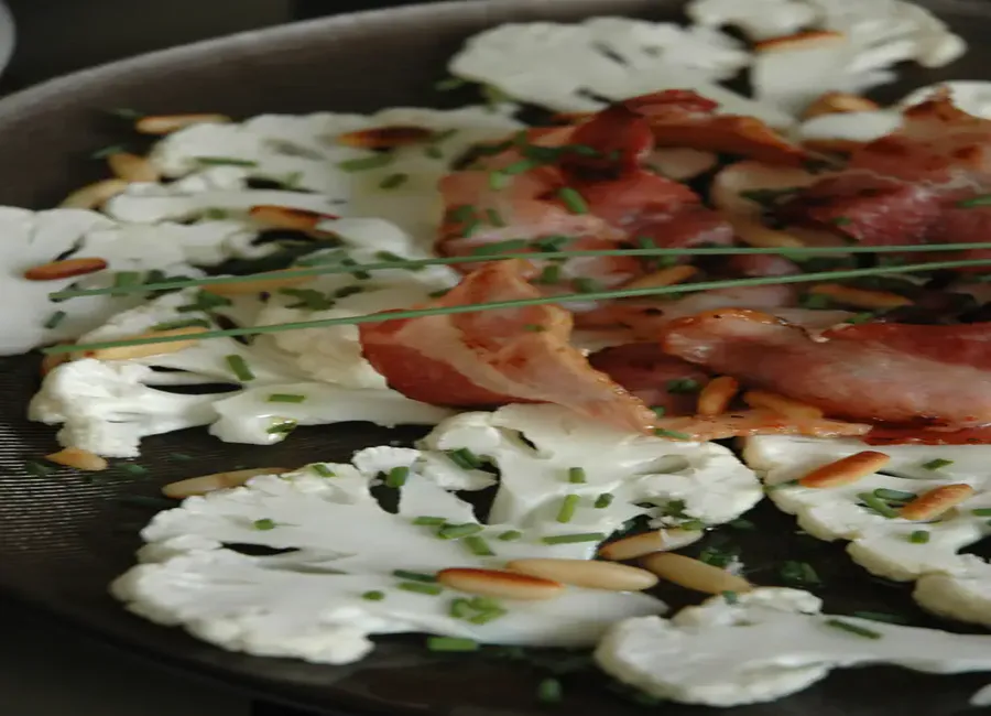 Carpaccio de chou-fleur au parmesan et au basilic