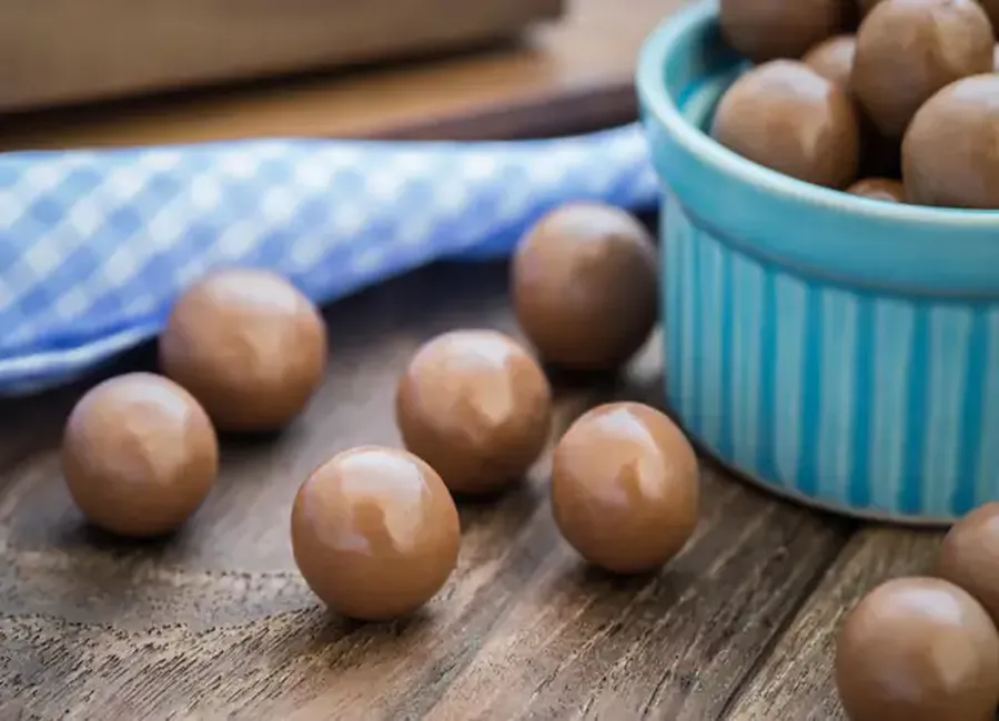 Bouchées de pâte d'amande au chocolat