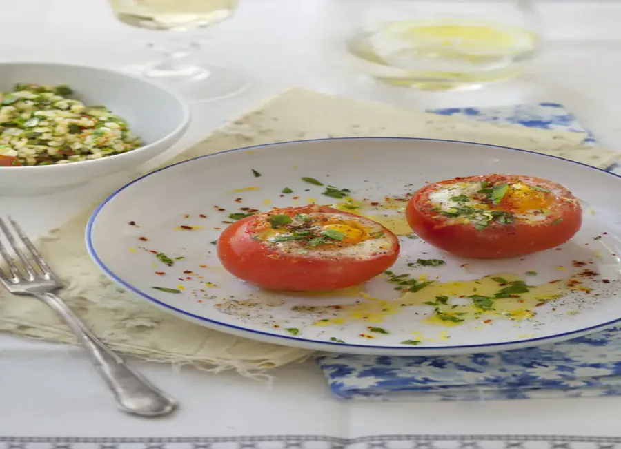 Tomates farcies aux oeufs et à la crème