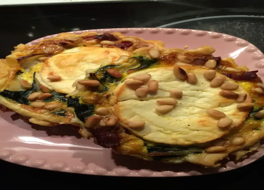 Quiche aux feuilles de blettes, chèvre frais et pignons de pin