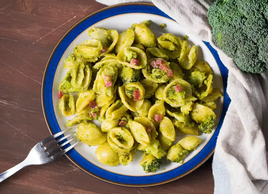 Orecchiette aux lardons et brocolis (bari - italie)