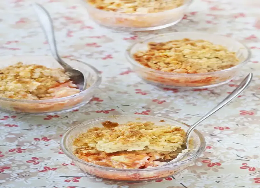 Crumble à la rhubarbe et aux flocons d'avoine