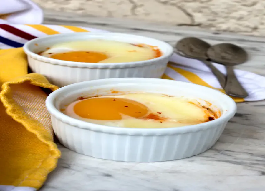 Oeufs cocotte au gruyère et au cumin
