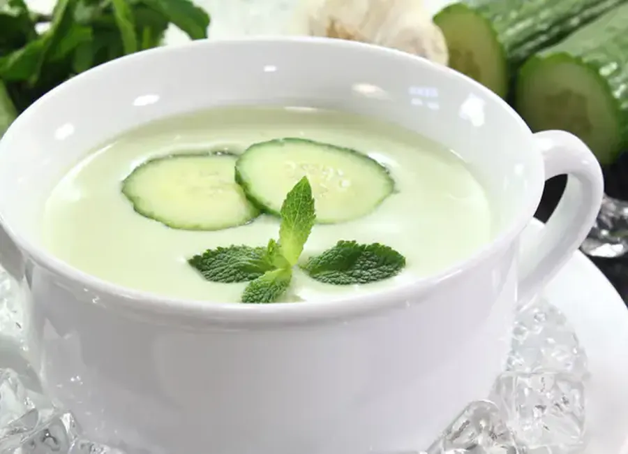 Potage chaud au concombre