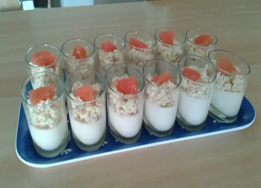Verinne panna cotta pamplemousse, mousse de surimi (surimousse ou pamplemi)
