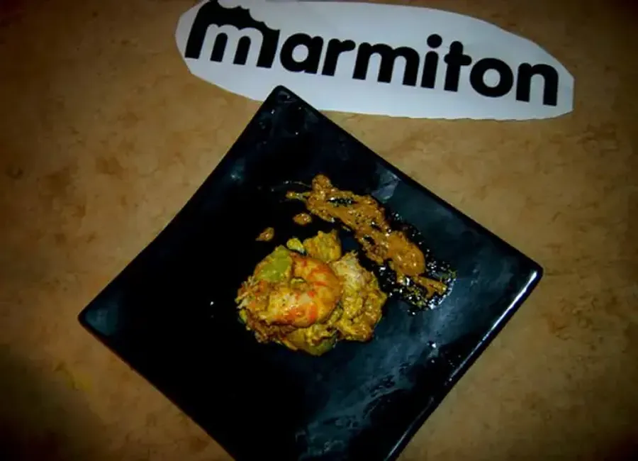 Gambas poêlées sur lit de courgettes au curry