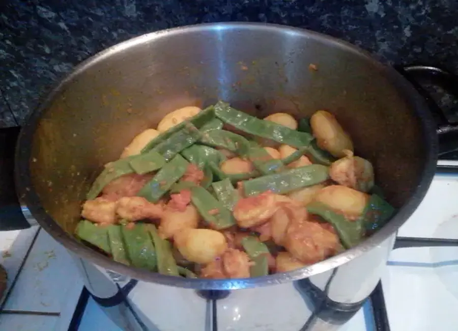 Crevettes au curry et pommes de terres