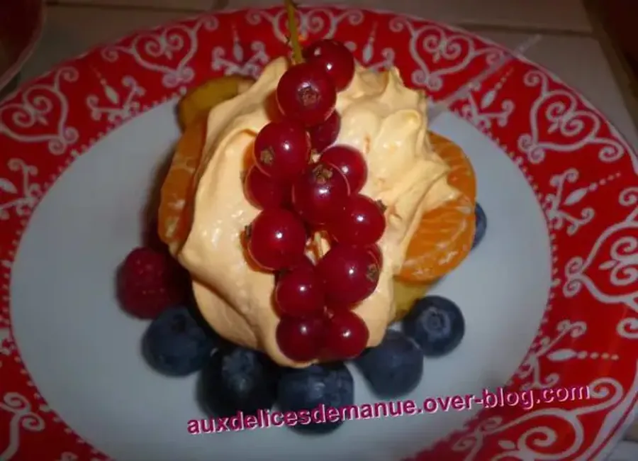 Mini baba au sirop d'orange et grand-marnier, chantilly citron