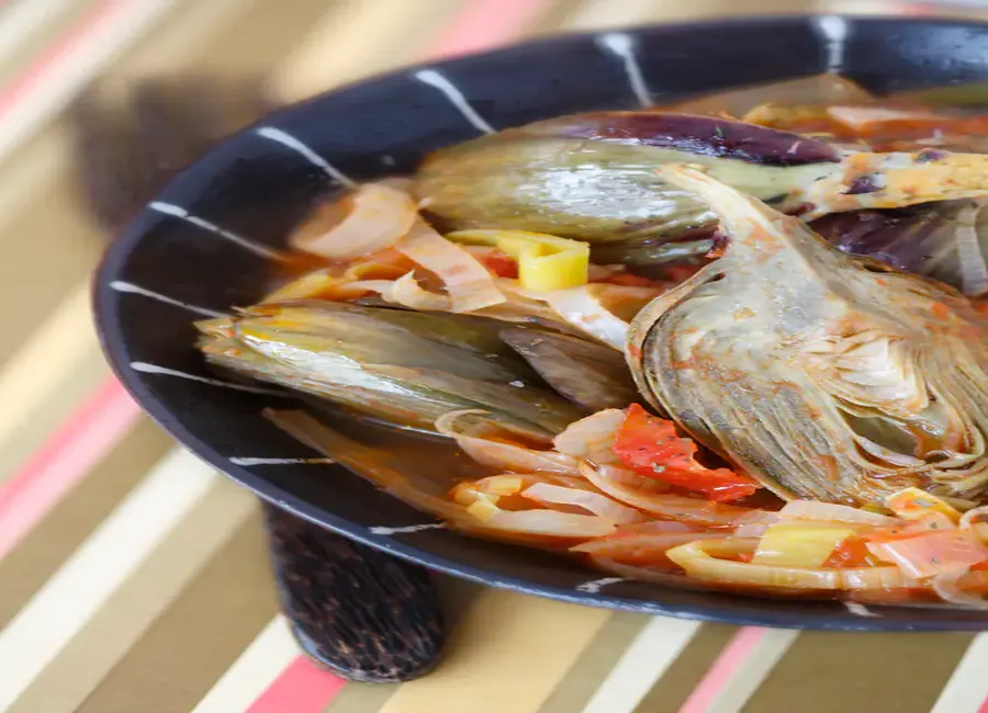 Fricassée d'artichauts, poireaux et tomates