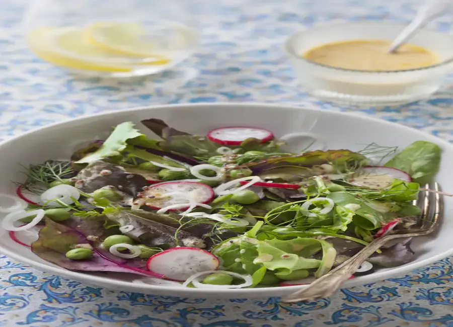 Salade de petits pois frais au mesclun