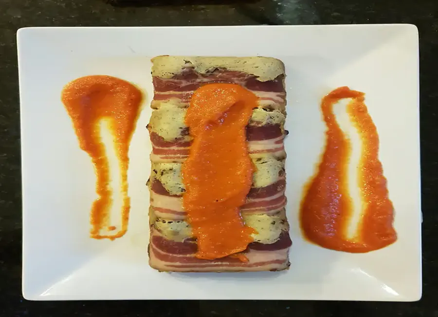 Pain d'aubergine au coulis de tomates