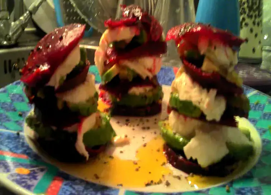 Millefeuille betterave-avocat