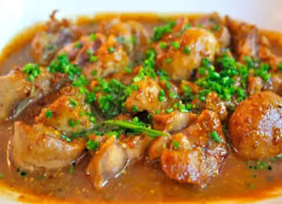 Rognons de veau flambés à la crème à la moutarde