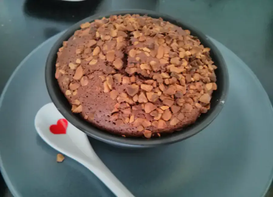 Gâteau moelleux chocolat pistache et coeur d'amande