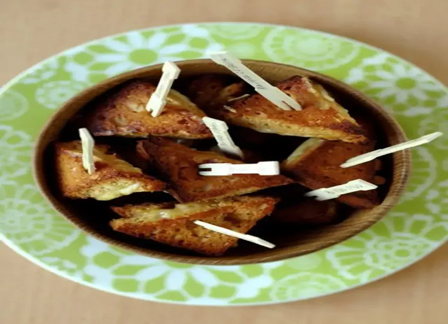 Toast fondants d'époisses sur pain d'épices