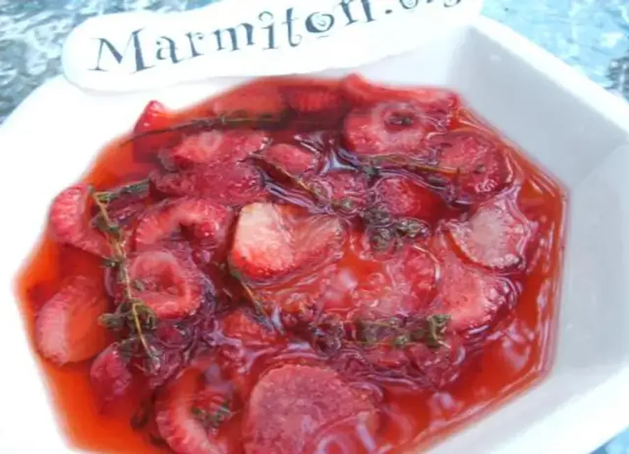 Soupe de fraises au thym
