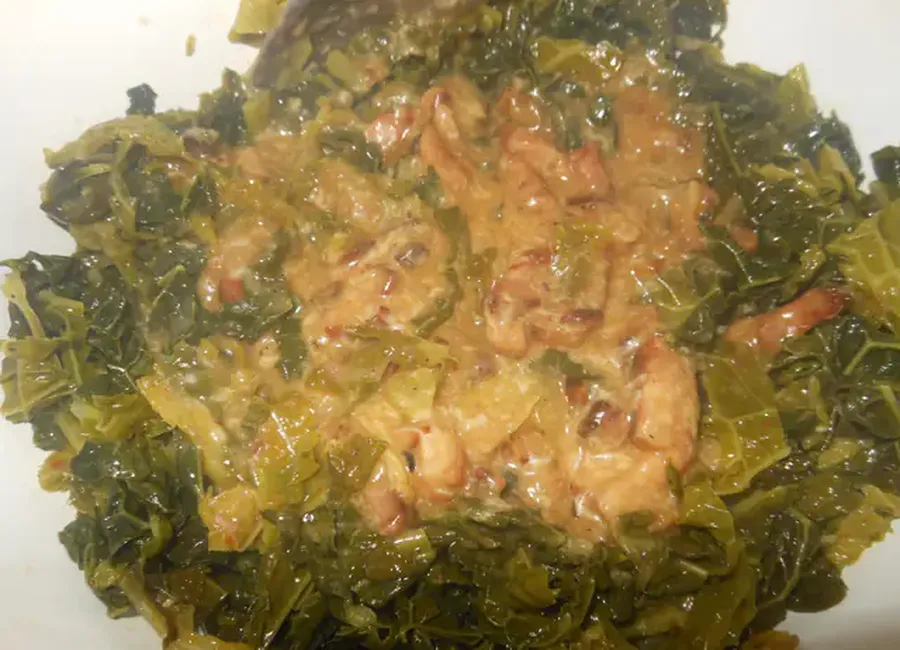 Chou vert frisé au fromage emmental et au lard