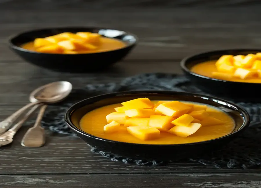 Crèmes de mangue en petits pots