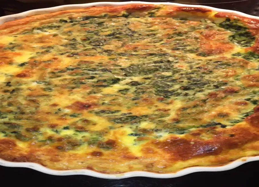 Quiche aux épinards, chèvre et pignons de pin