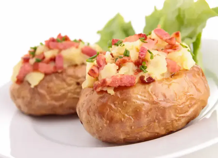 Pommes de terre farcies au lard