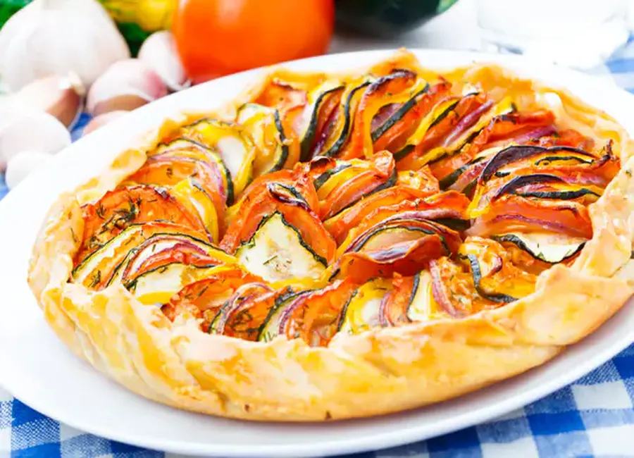 Quiche à la ratatouille et aux petits lardons