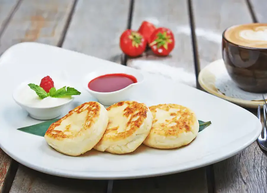 Cyrniki (galettes de fromage blanc) russie