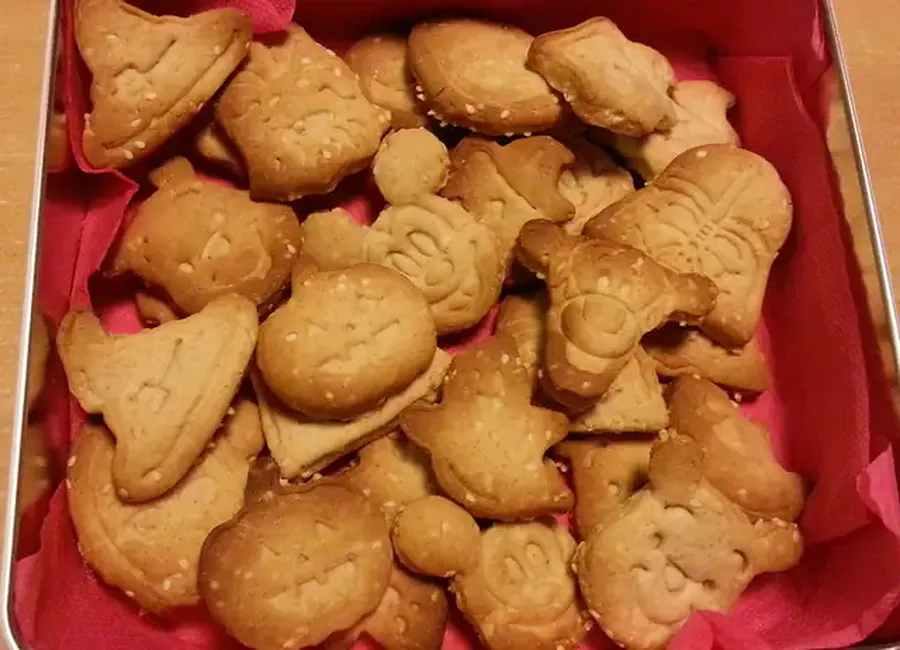 Biscuits au sésame, citron et cannelle