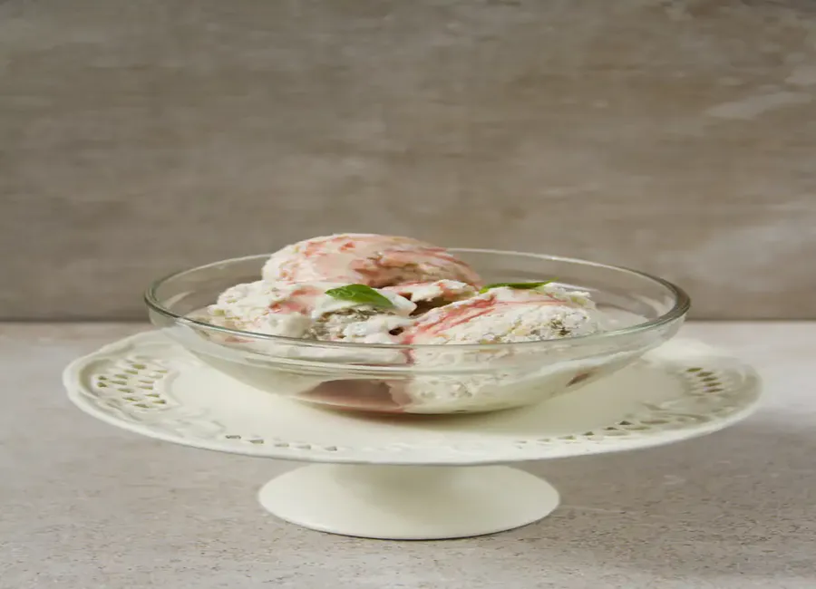 Glace à la rhubarbe et à la cannelle de pépite