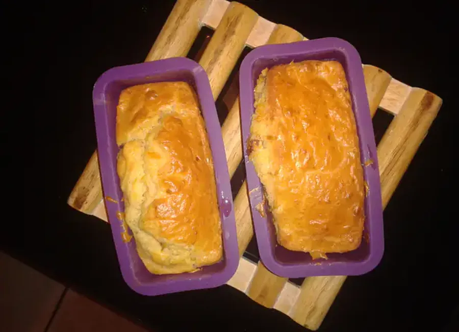 Cake salé aux carottes, lardons et fromage