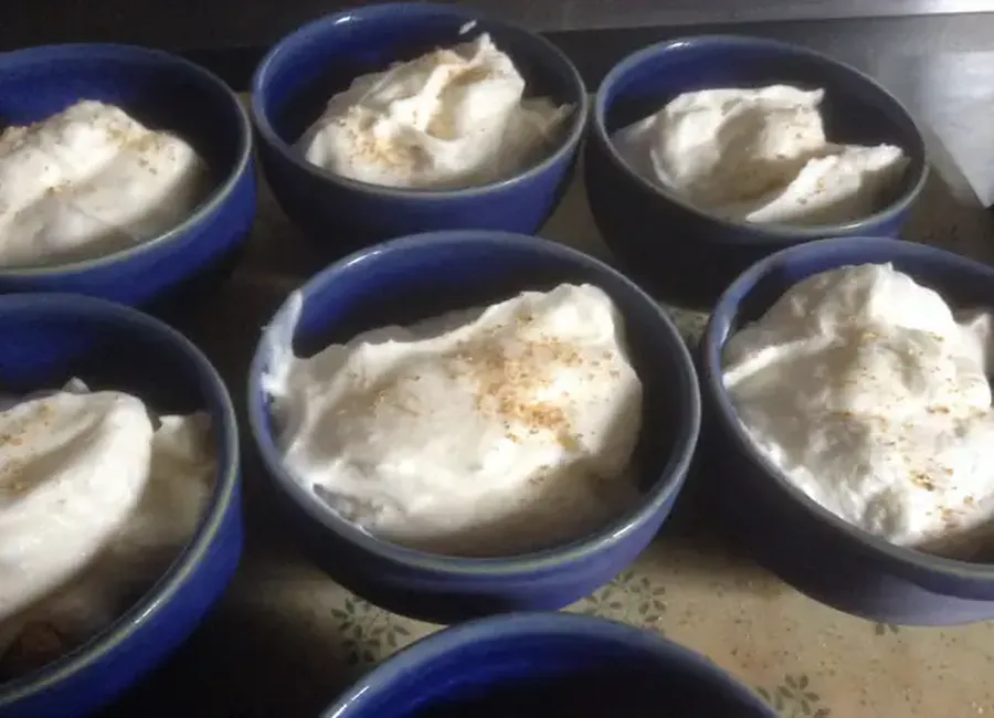 Mousse de ricotta sur lit de macarons