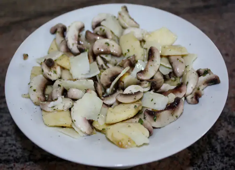 Salade de champignons de paris, parmesan et pomme verte