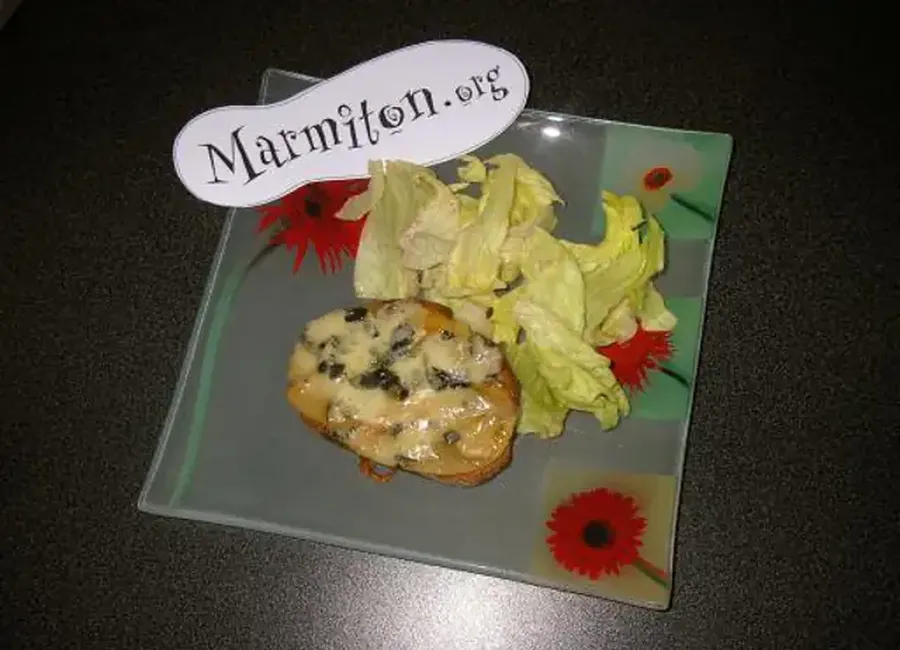 Tartine de poire au roquefort