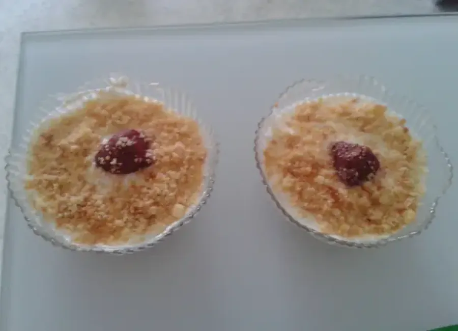Coupes d'isa fraises rhubarbe