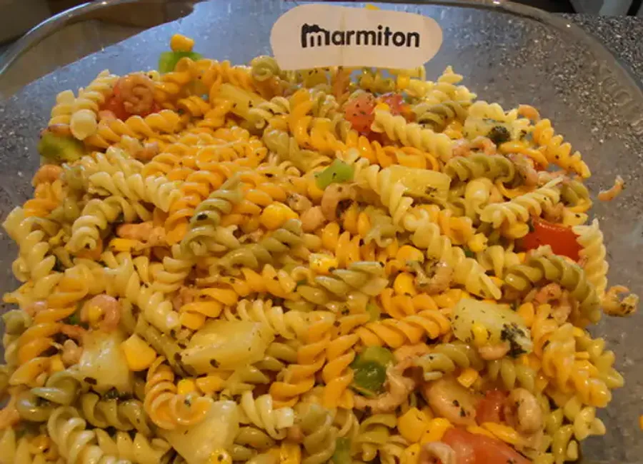 Salade de pâtes à l'ananas et aux crevettes