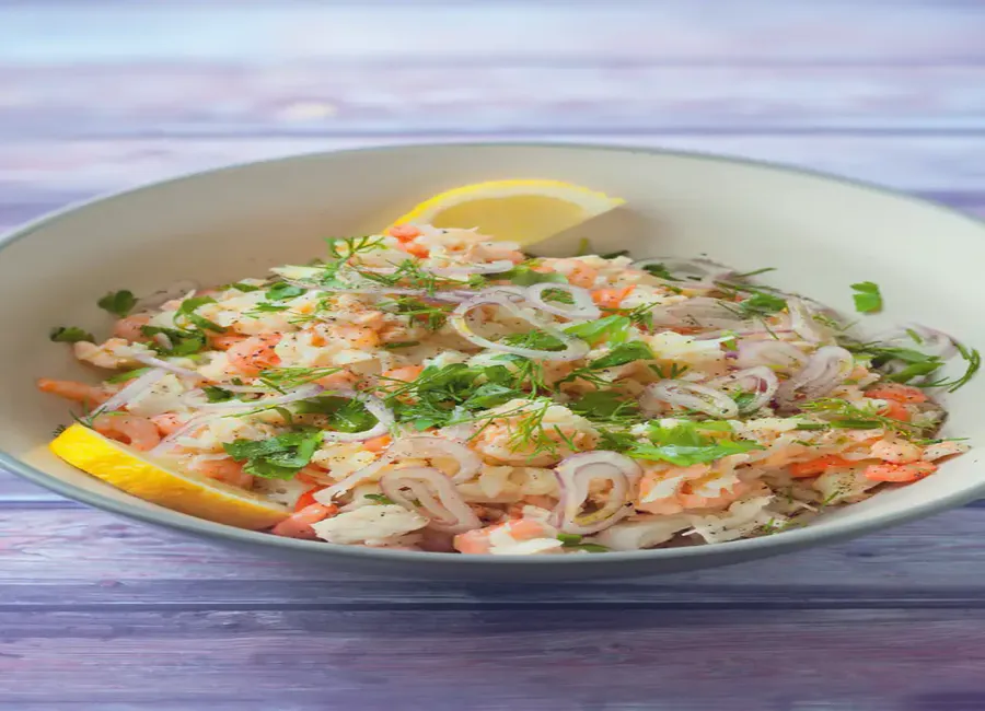 Salade de riz aux poissons et crevettes