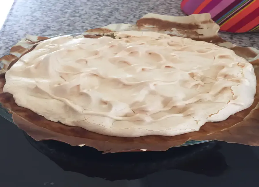 Tarte à la rhubarbe meringuée à la poudre d'amande