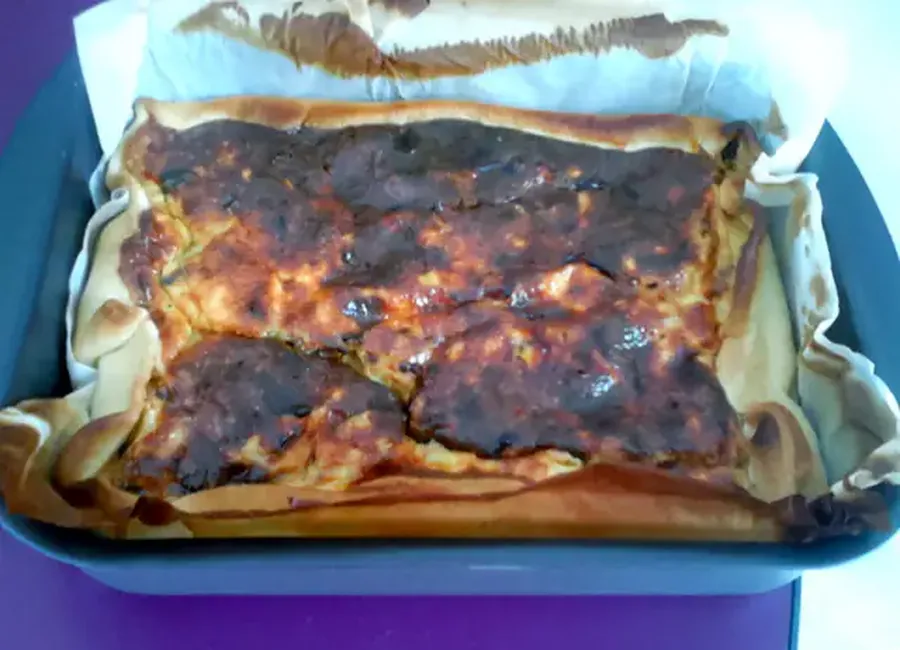 Quiche au thon, oignons, blanc de poulet