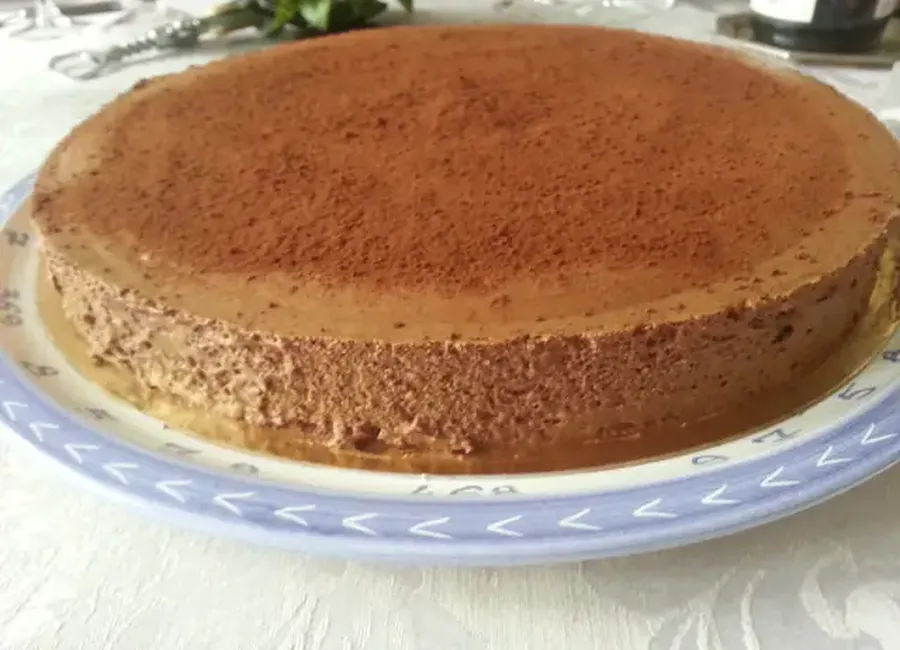 Le royal de cristale : dacquoise croustillant et mousse de chocolat