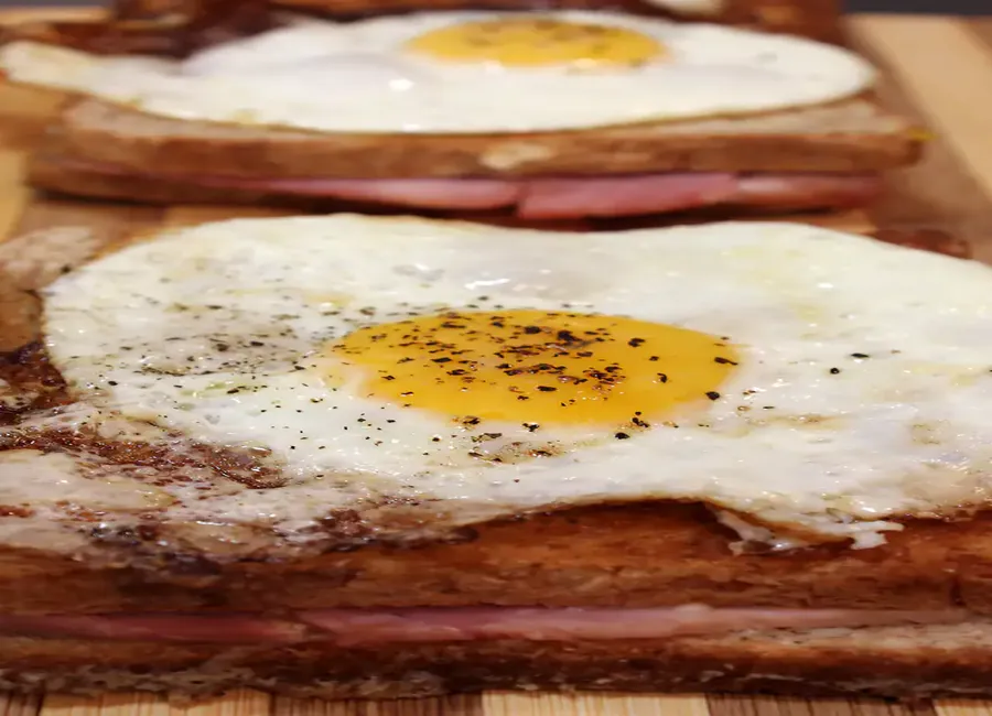Croque madame au chèvre