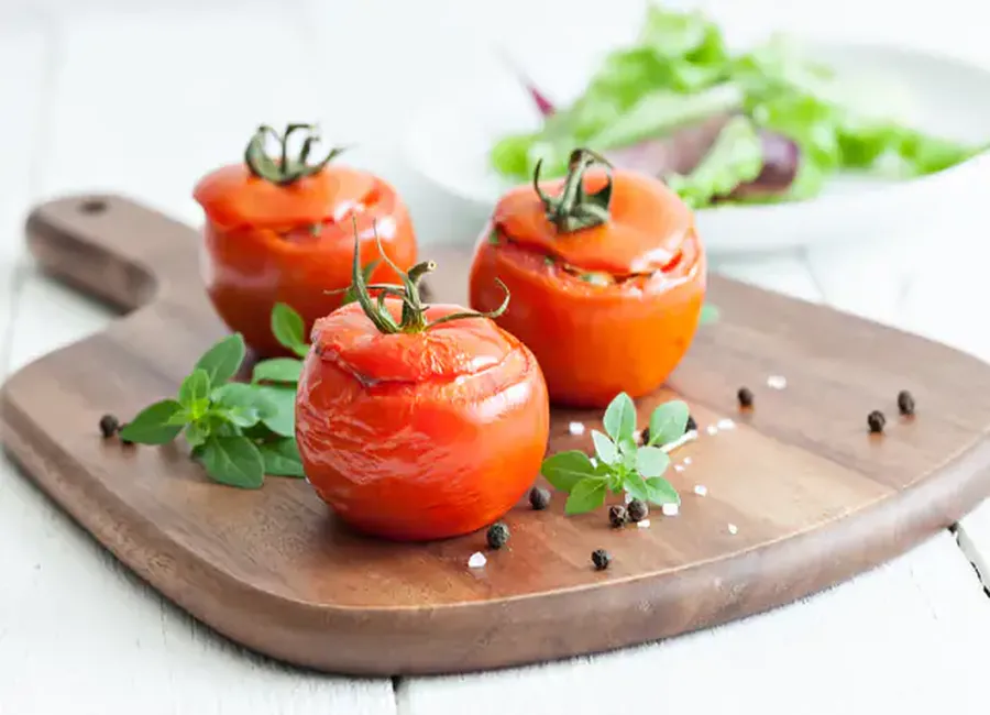 Tomates farcies aux courgettes et gruyère