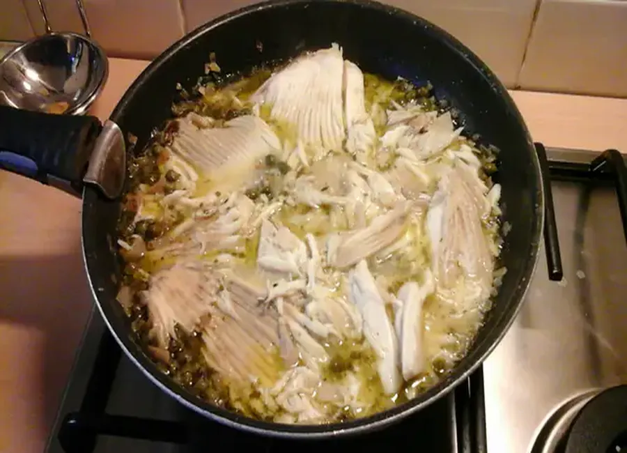 Raie au vinaigre et aux câpres