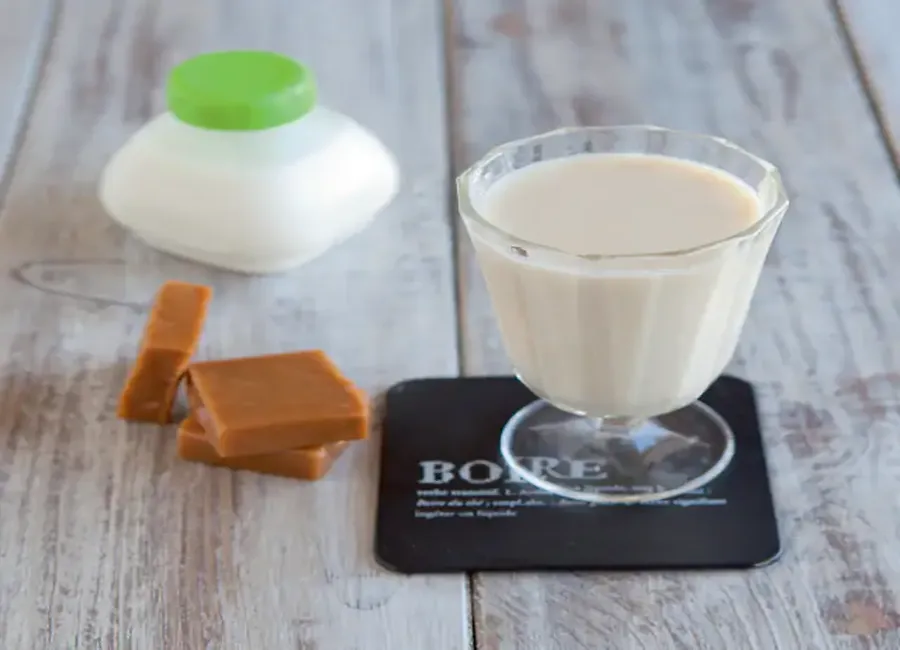 Yaourt à boire au coulis de caramel crémeux à la yaourtière