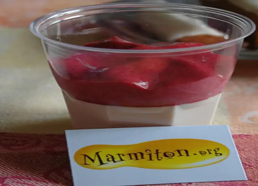 Panacotta vanille et espuma de fruits rouges (73ème rencontre marmiton)