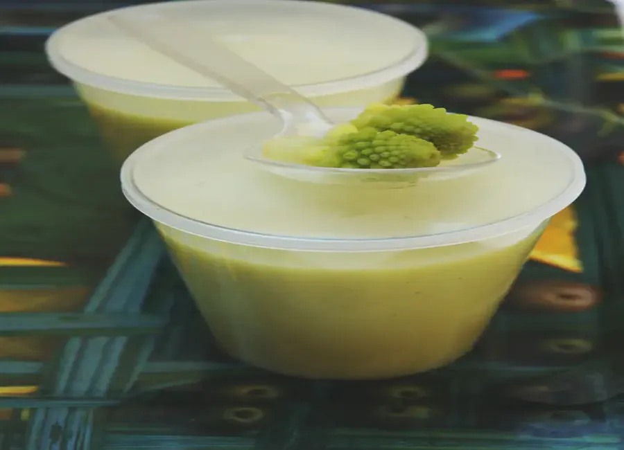 Velouté de chou romanesco à la noix de muscade