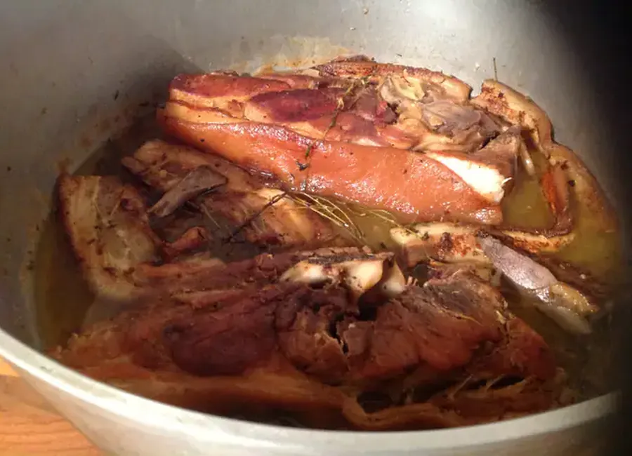 Épaule de porc rôtie au thym