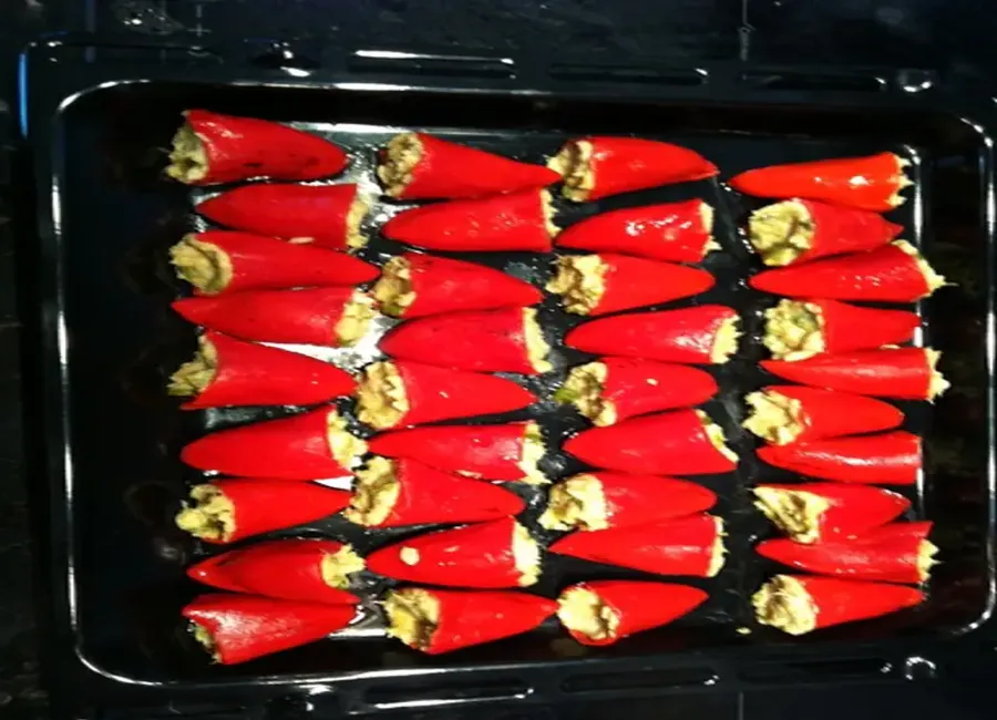 Piquillos farcis à la morue sauce cognac